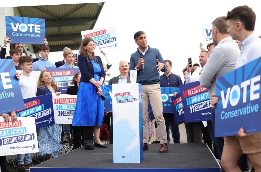 Rishi Sunak Promete Priorizar la Estabilidad Económica y Reducir Impuestos en el Programa Electoral del Partido Conservador